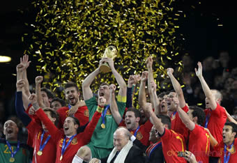 España levanta la copa del Mundo